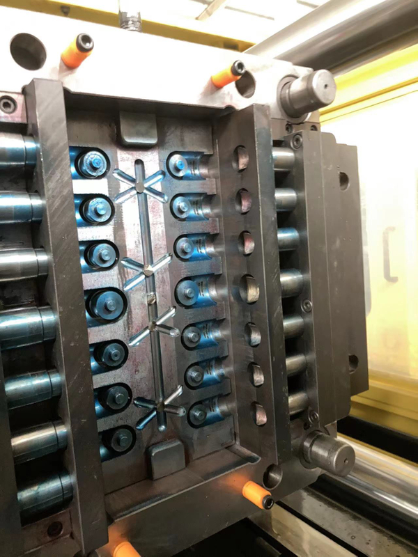 Customized Pvc Pipe Fittings Injection Molding Machine Molds